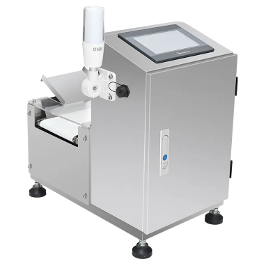 Qual é a função de um controlador de peso na fabricação?